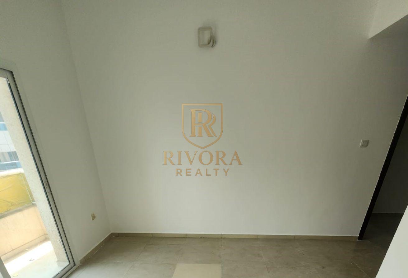 2 BHK | SPACIOUS LAYOUT | BALCONY & PARKING photo 9