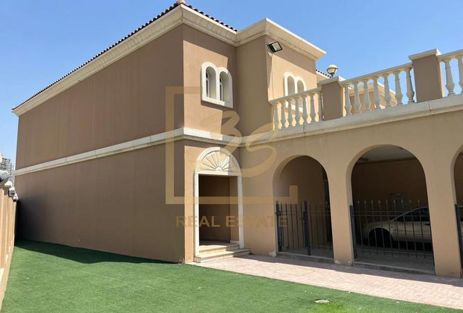 CORNER VILLA | VACANT | HUGE LAYOUT