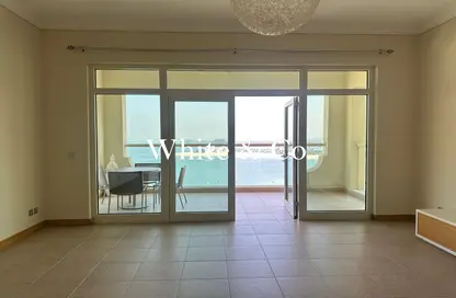 Apartment - 4 Bedrooms - 3 Bathrooms for rent in Al Das - Shoreline Apartments - Palm Jumeirah - Dubai