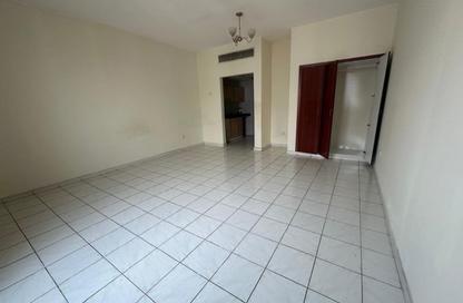 Apartment - Studio - 1 Bathroom for rent in Building Y01 - England Cluster - International City - Dubai