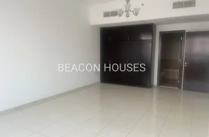 شقة - 2 غرف نوم - 3 حمامات للايجار في برج ربيعة - مجان - دبي لاند - دبي