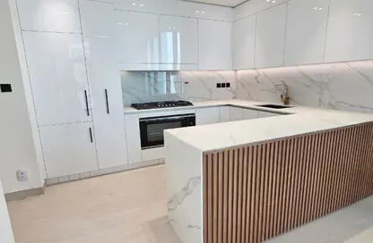 شقة - 2 غرف نوم - 3 حمامات للايجار في بن غاطي أزور - منطقة 16 - قرية جميرا الدائرية - دبي