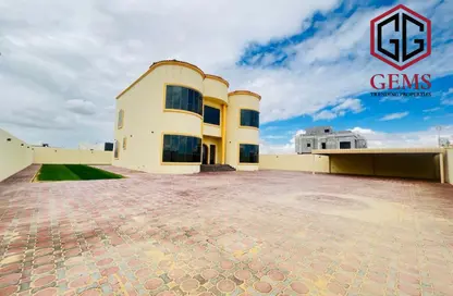 Villa - 4 Bedrooms - 5 Bathrooms for rent in Al Aweer 1 - Al Aweer - Dubai