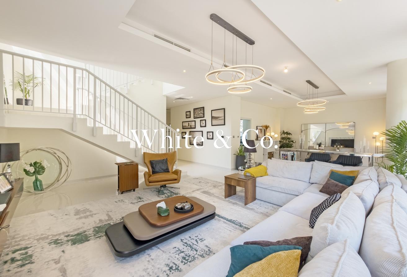 Furnished | V4 Type | Upstairs Living Area photo 3