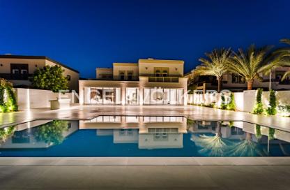 Villa - 5 Bedrooms - 6 Bathrooms for rent in Regional - Jumeirah Park - Dubai