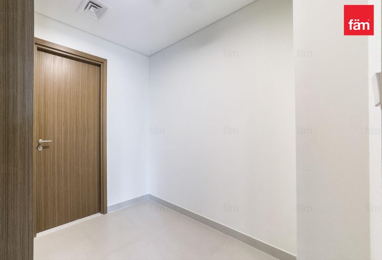 Lagoon View | Branded Residences | + Maid's photo 17