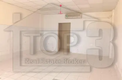 متجر - استوديو - 1 حمام للايجار في مبنى واي13 - طراز إنجليزي - المدينة العالمية - دبي متجر - استوديو - 1 حمام للايجار في مبنى واي13 - طراز إنجليزي - المدينة العالمية - دبي