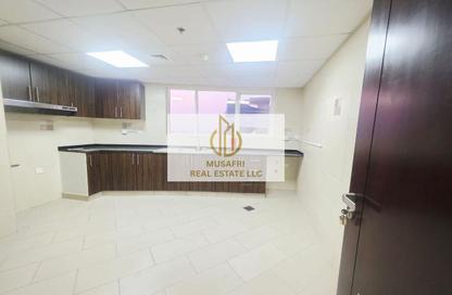 Apartment - 3 Bedrooms - 5 Bathrooms for rent in Robot Park Tower - Al Khan - Sharjah