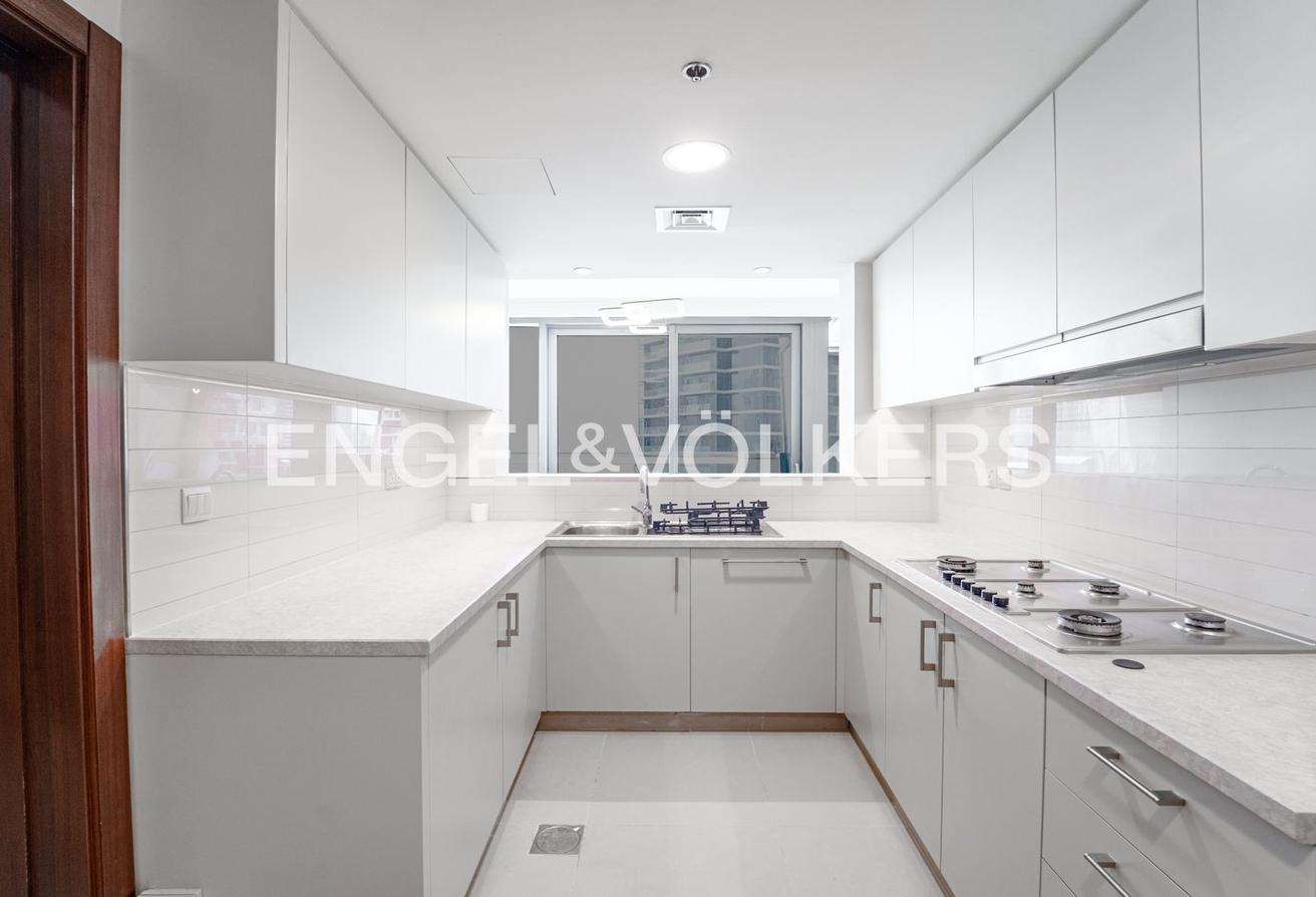 Burj Khalifa View | UPGRADED | Maid's Room photo 3