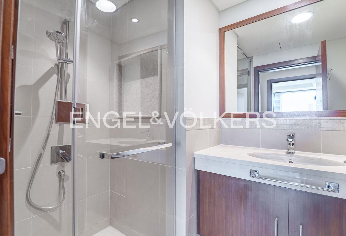 Burj Khalifa View | UPGRADED | Maid's Room photo 13