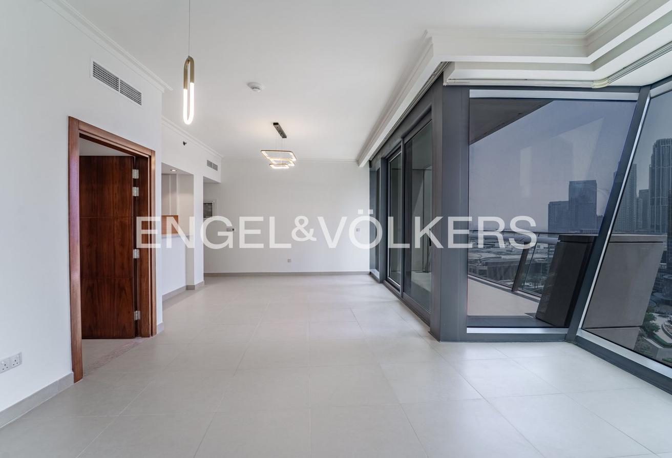 Burj Khalifa View | UPGRADED | Maid's Room photo 6