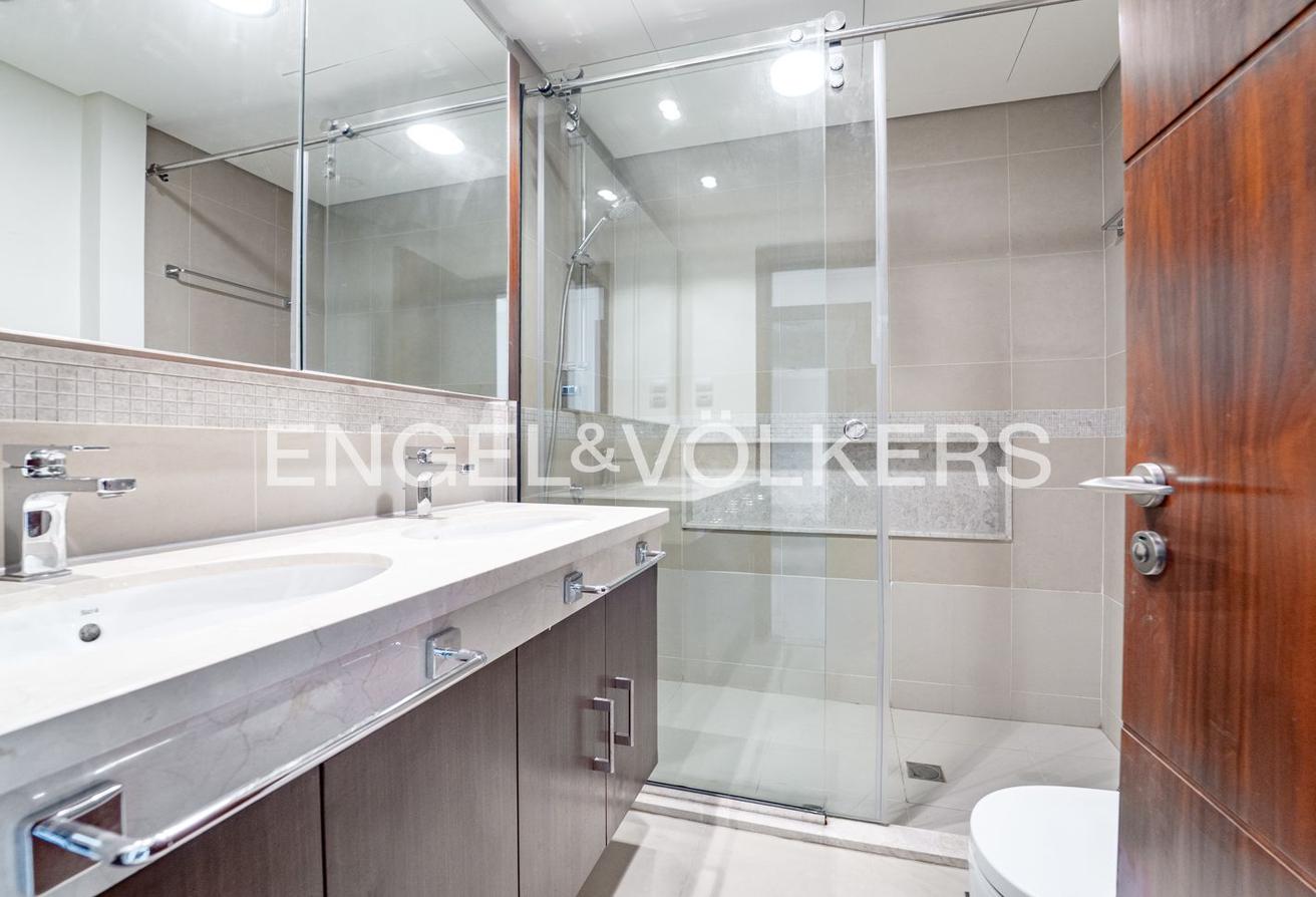 Burj Khalifa View | UPGRADED | Maid's Room photo 10