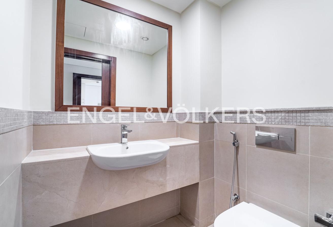 Burj Khalifa View | UPGRADED | Maid's Room photo 23