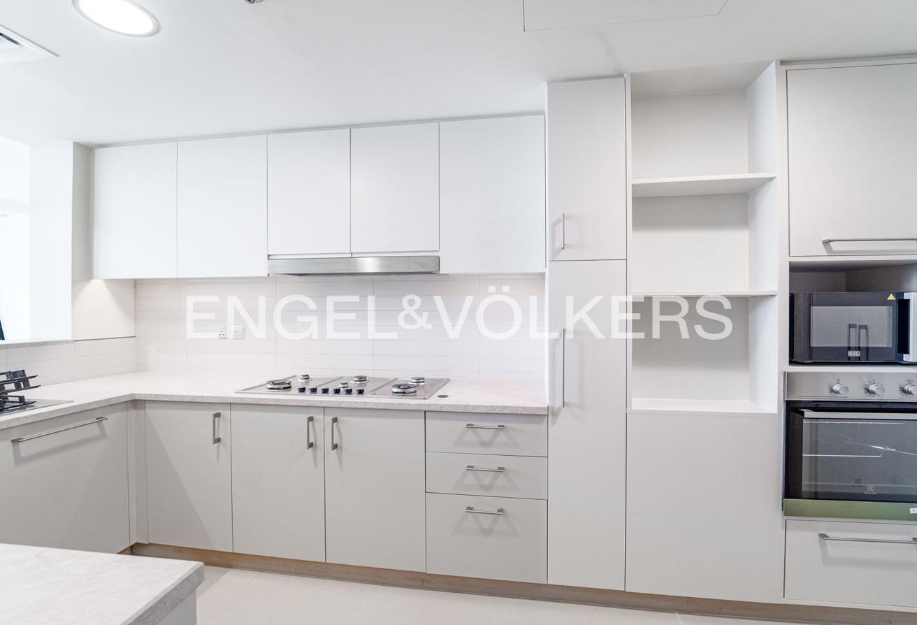 Burj Khalifa View | UPGRADED | Maid's Room photo 5