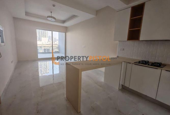Big Balcony | Huge Layout | 927 sqft 1 BR photo 2