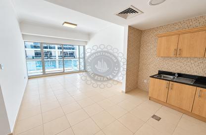 Apartment - 1 - 1 for rent in Mayfair Residency - Business Bay - Dubai