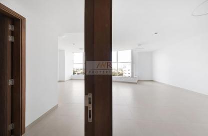 Apartment - 1 Bedroom - 2 Bathrooms for rent in DXB Tower - Sheikh Zayed Road - Dubai