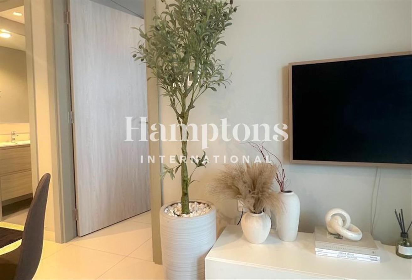 Fully Furnished | Low Floor | Vacant photo 9