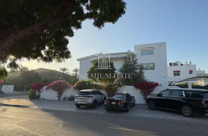 Villa - 5 Bedrooms - 6 Bathrooms for rent in Jumeirah 1 Villas - Jumeirah 1 - Jumeirah - Dubai Villa - 5 Bedrooms - 6 Bathrooms for rent in Jumeirah 1 Villas - Jumeirah 1 - Jumeirah - Dubai