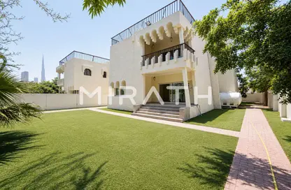 Villa - 4 Bedrooms - 5 Bathrooms for rent in Jumeirah 1 Villas - Jumeirah 1 - Jumeirah - Dubai