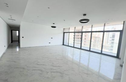 Apartment - 3 Bedrooms - 5 Bathrooms for sale in Royal Regency - Business Bay - Dubai