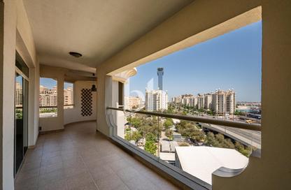 Apartment - 3 Bedrooms - 3 Bathrooms for rent in Al Tamr - Shoreline Apartments - Palm Jumeirah - Dubai
