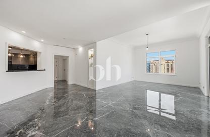 Apartment - 3 Bedrooms - 3 Bathrooms for rent in Al Tamr - Shoreline Apartments - Palm Jumeirah - Dubai