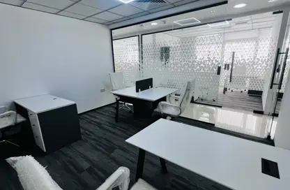 مركز أعمال - 4 حمامات للايجار في المطينة - ديرة - دبي