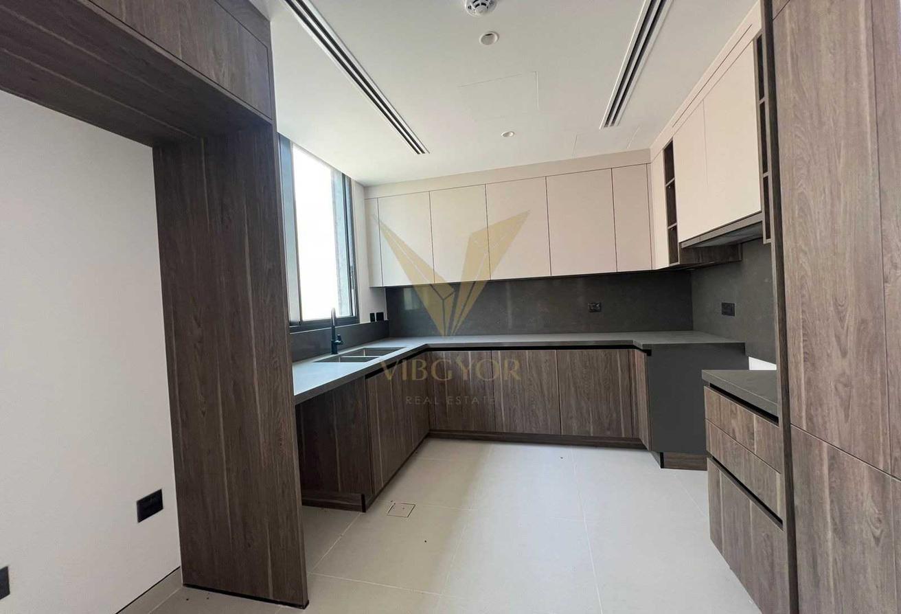 4BR + M Villa | Vacant | Near Park And Pool photo 11