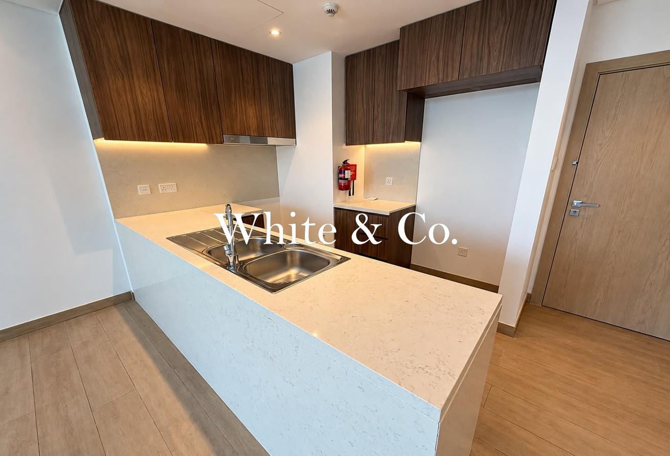 Vacant 2 bed | Beach Access | Marina view photo 7