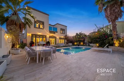 Villa - 3 Bedrooms - 4 Bathrooms for sale in District 8 - Jumeirah Park - Dubai