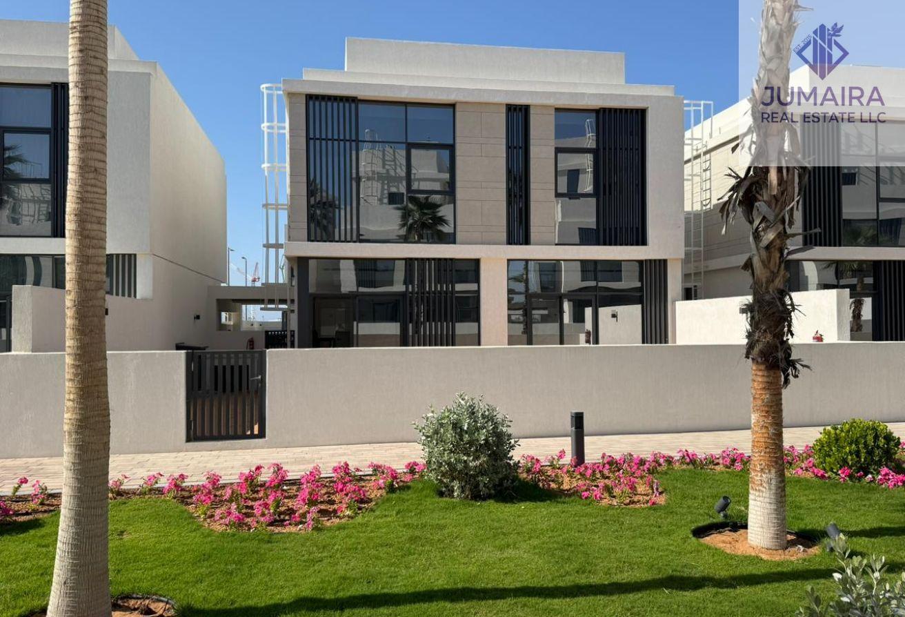 Spacious I Elegant 3BR Villa for Sale in Dana Bay