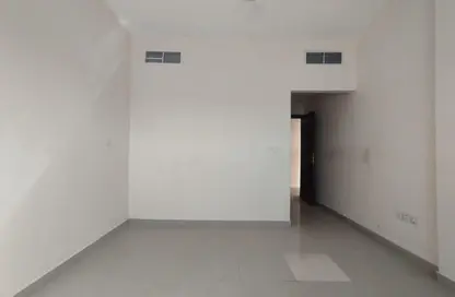 شقة - غرفة نوم - 2 حمامات للايجار في مجمع مويلح - تجارية مويلح - الشارقة