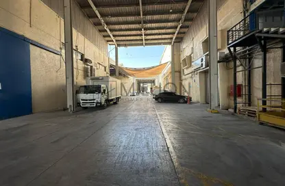 Warehouse - Studio for rent in Umm Ramool - Dubai