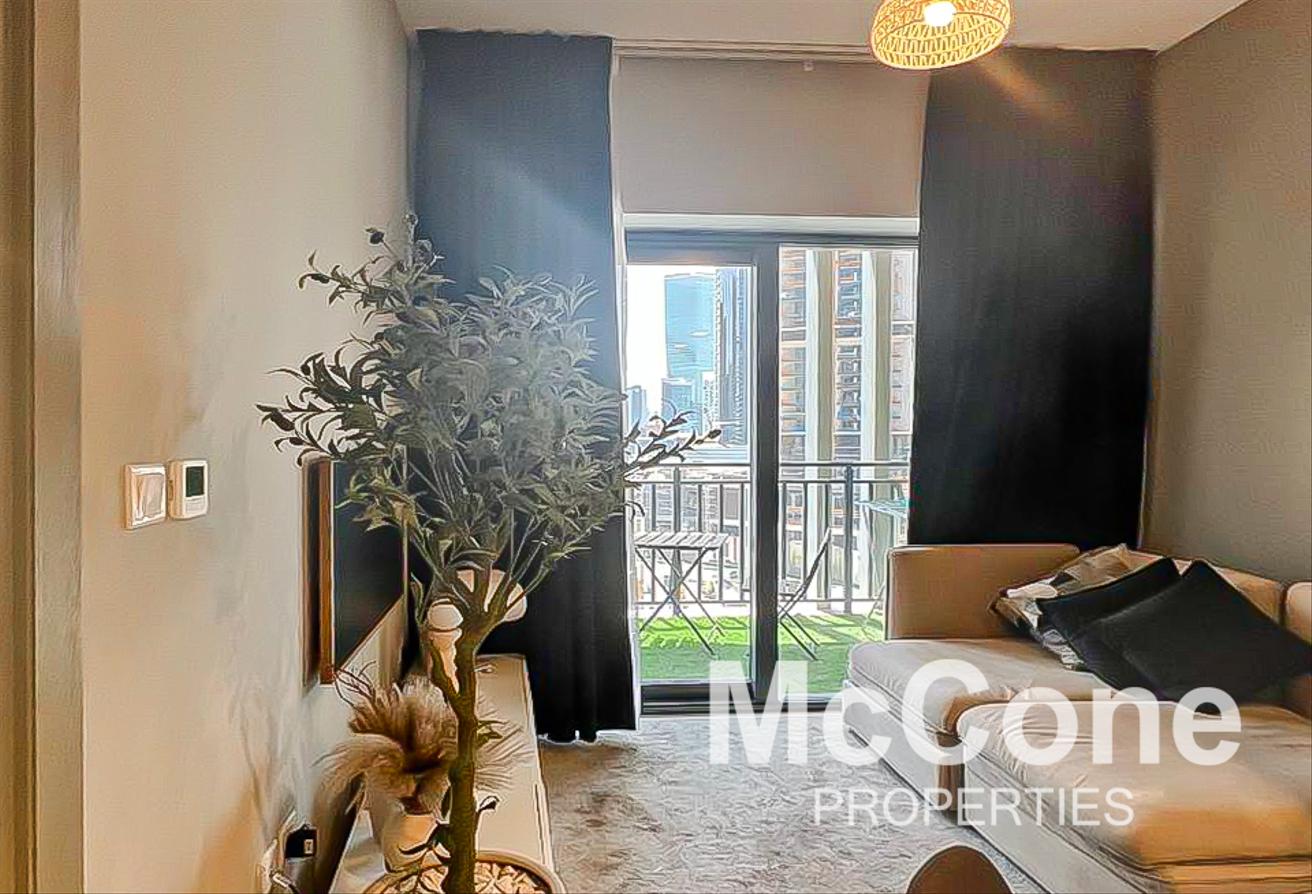 Modern | Vacant | Fully Furnished photo 5
