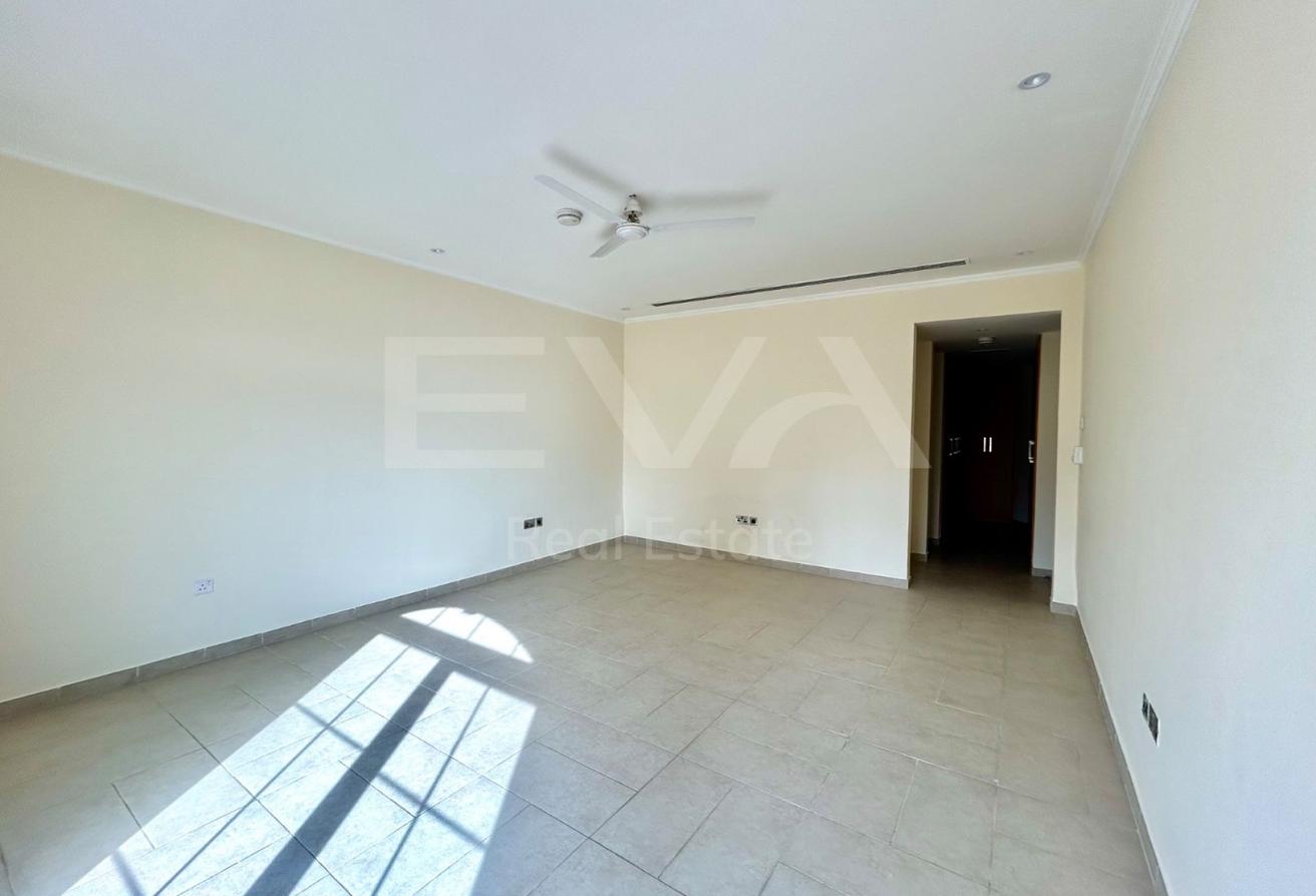 LARGE PLOT | VACANT | PRIVATE GARDEN photo 5