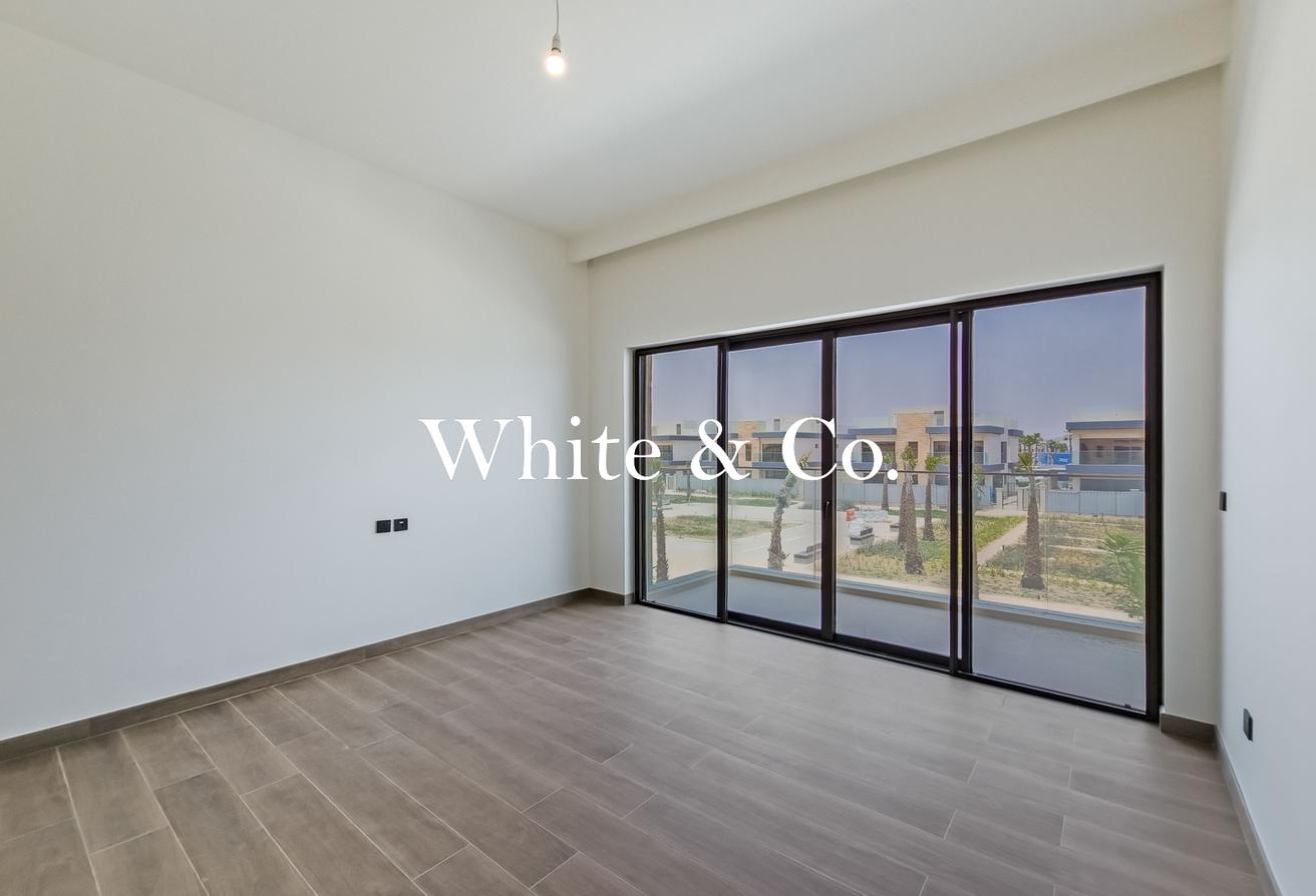 Luxury Living | Lagoon Views | Huge Layout photo 15