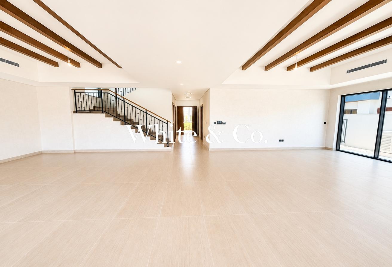 Luxury Living | Lagoon Views | Huge Layout photo 4