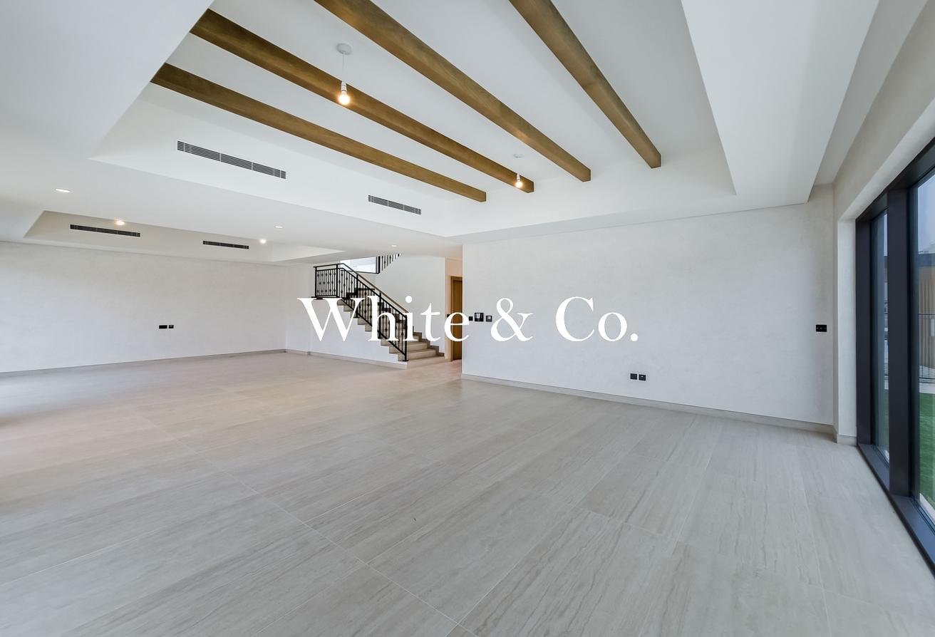 Luxury Living | Lagoon Views | Huge Layout photo 2