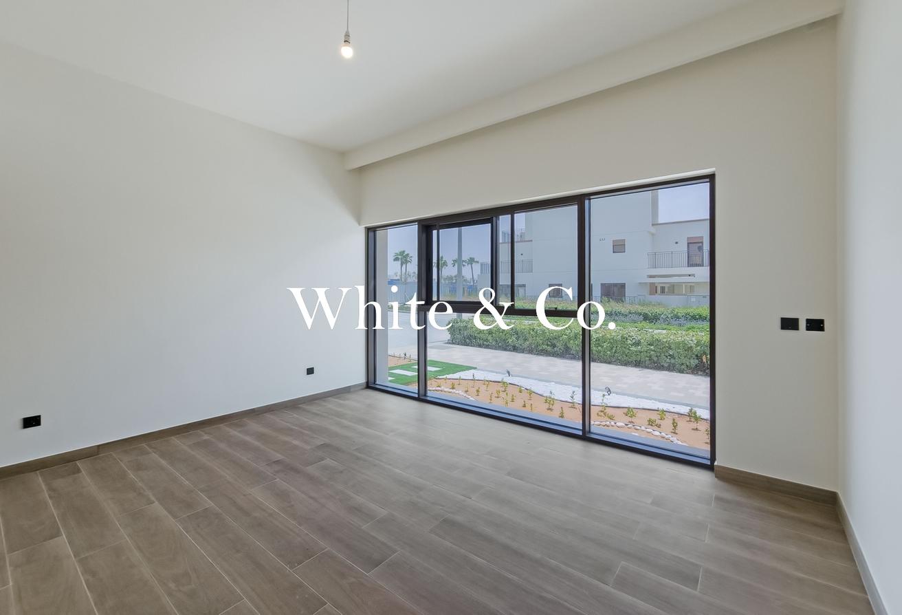 Luxury Living | Lagoon Views | Huge Layout photo 7