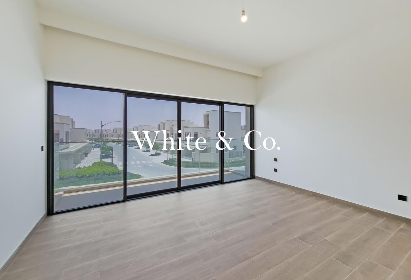 Luxury Living | Lagoon Views | Huge Layout photo 11