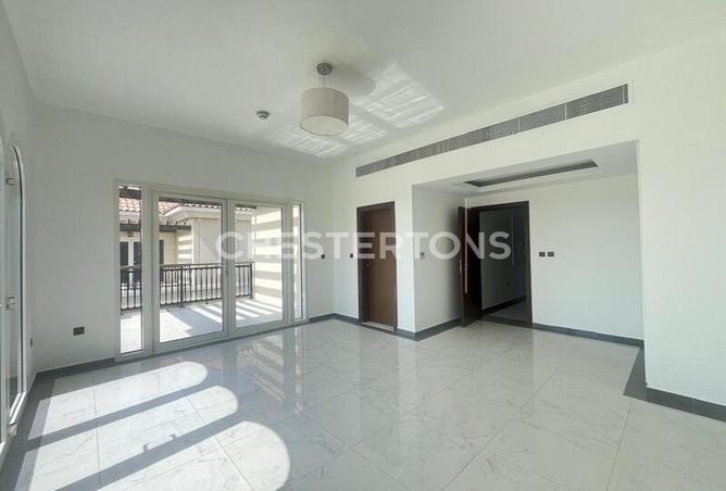 Elegant Semi-Detached Villa | Secure Community photo 3