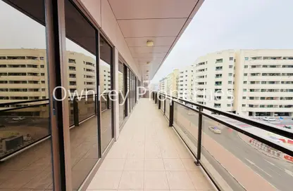 Apartment - 3 Bedrooms - 3 Bathrooms for rent in Golden Sands 9 - Mankhool - Bur Dubai - Dubai