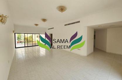 Villa - 4 - 4 for rent in Umm Suqeim 1 Villas - Umm Suqeim 1 - Umm Suqeim - Dubai