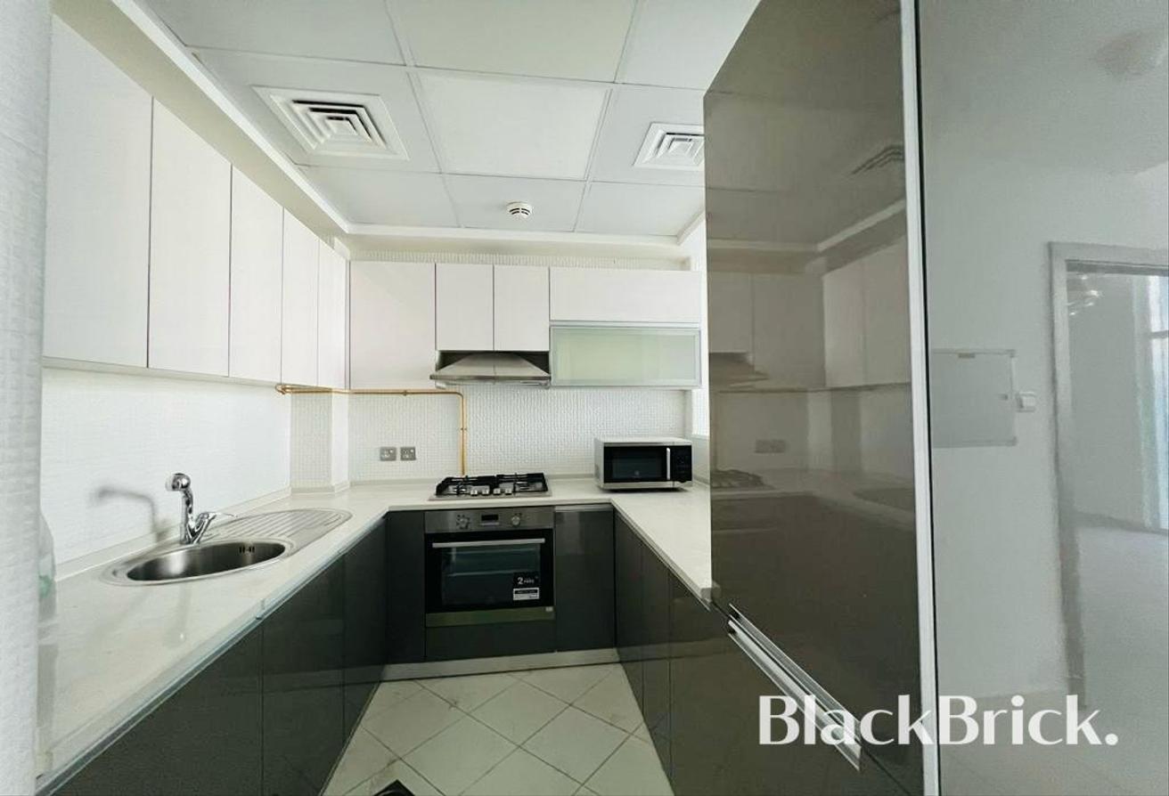 Available November | Varden View | Unfurnished 1BR photo 3