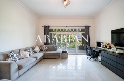 Apartment - 2 Bedrooms - 3 Bathrooms for sale in Al Anbara - Shoreline Apartments - Palm Jumeirah - Dubai