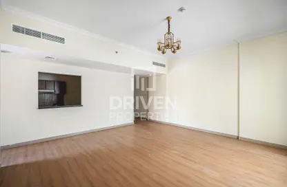 شقة - 2 غرف نوم - 3 حمامات للايجار في بلازا ريسدينس 1 - بلازا ريزيدنس - الضاحية 13 - قرية جميرا الدائرية - دبي