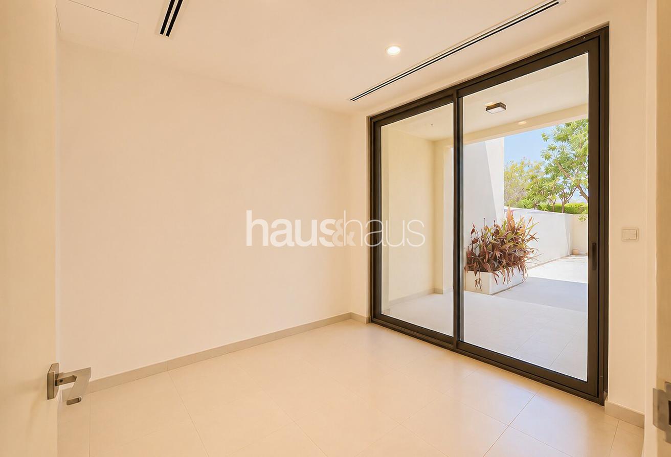 Single row | Huge Plot | Premium Family Living photo 4