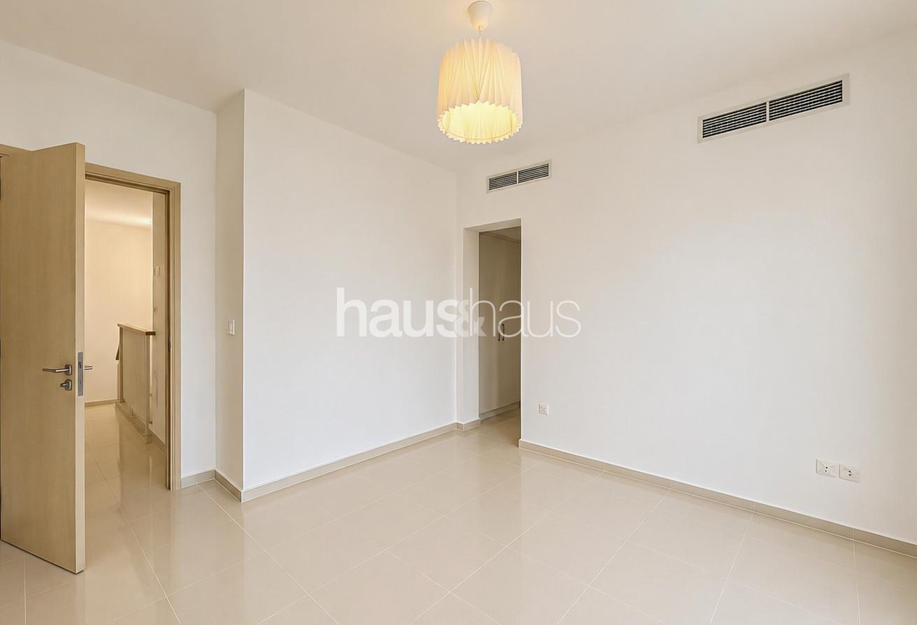 Single row | Huge Plot | Premium Family Living photo 14