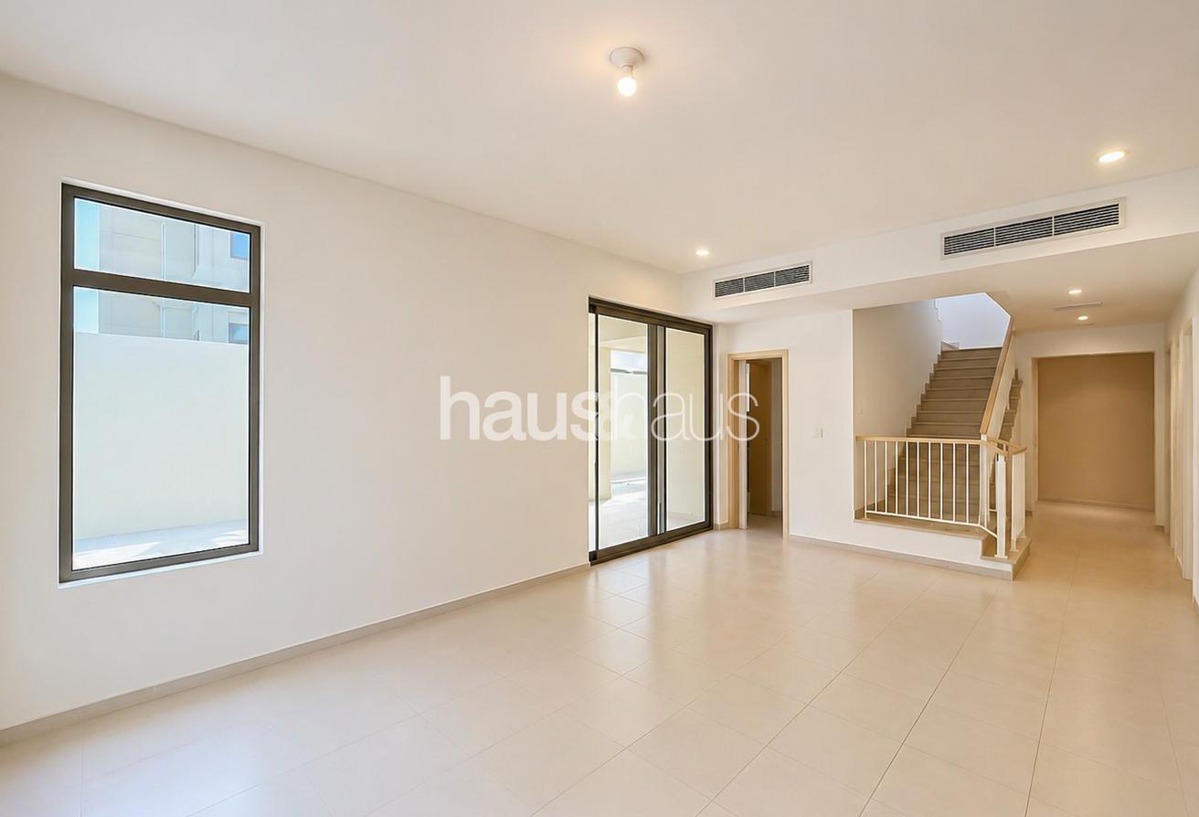 Single row | Huge Plot | Premium Family Living photo 2